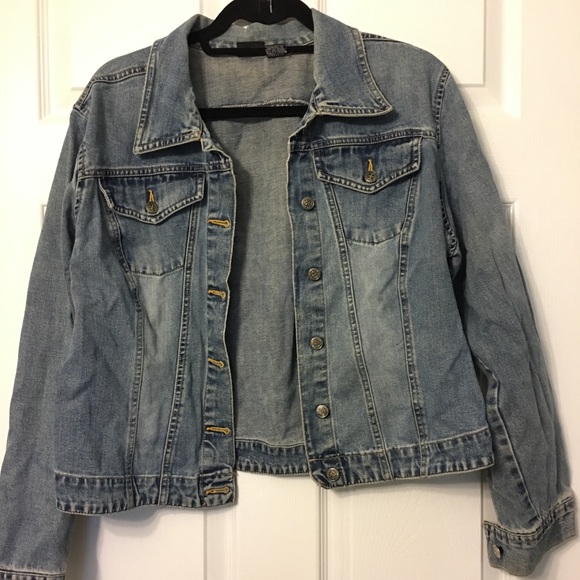 Jackets & Blazers - ⬇️$24 90’s Distressed Jean Jacket